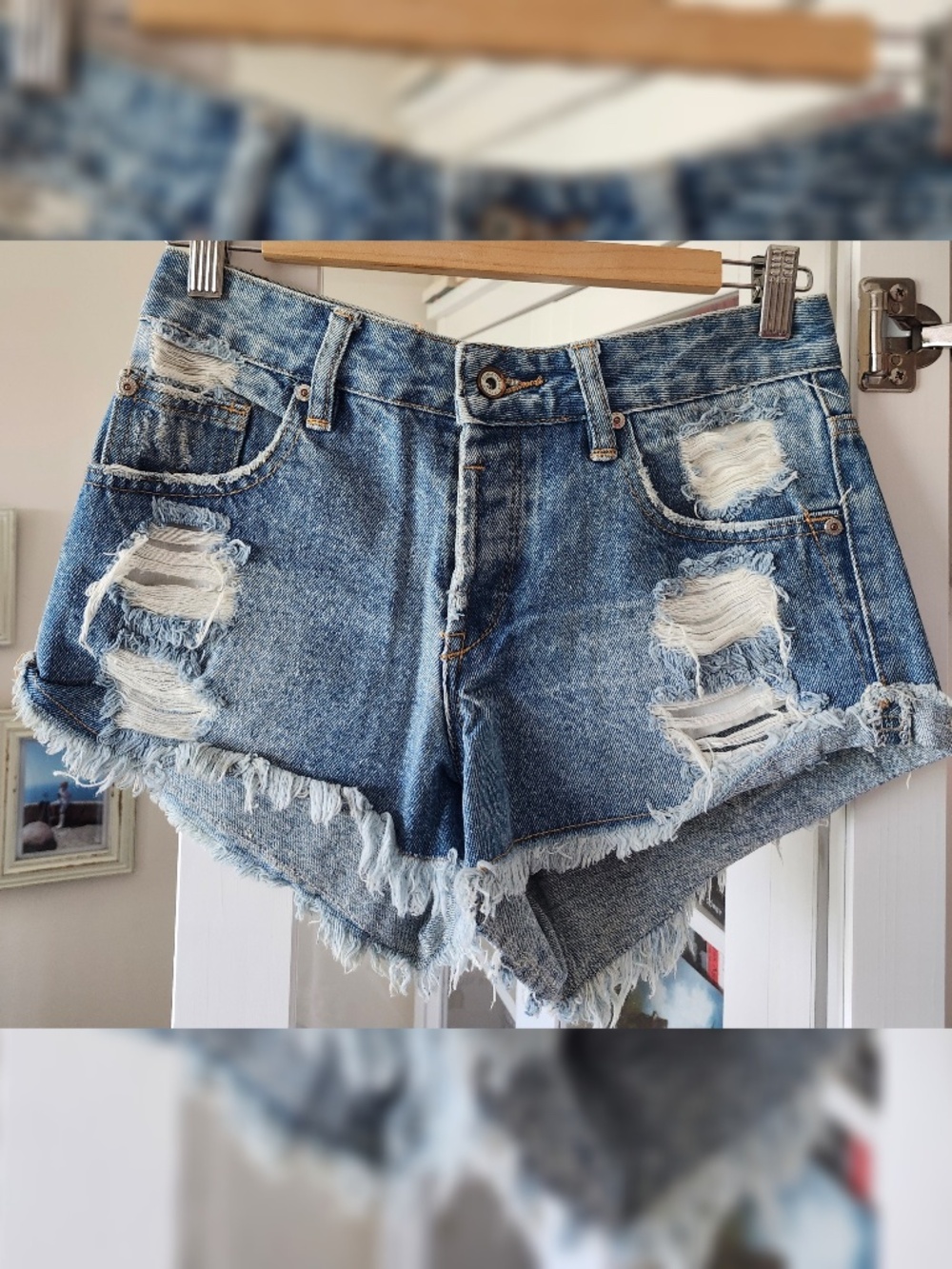 Women's distressed denim Pull & Bear shorts